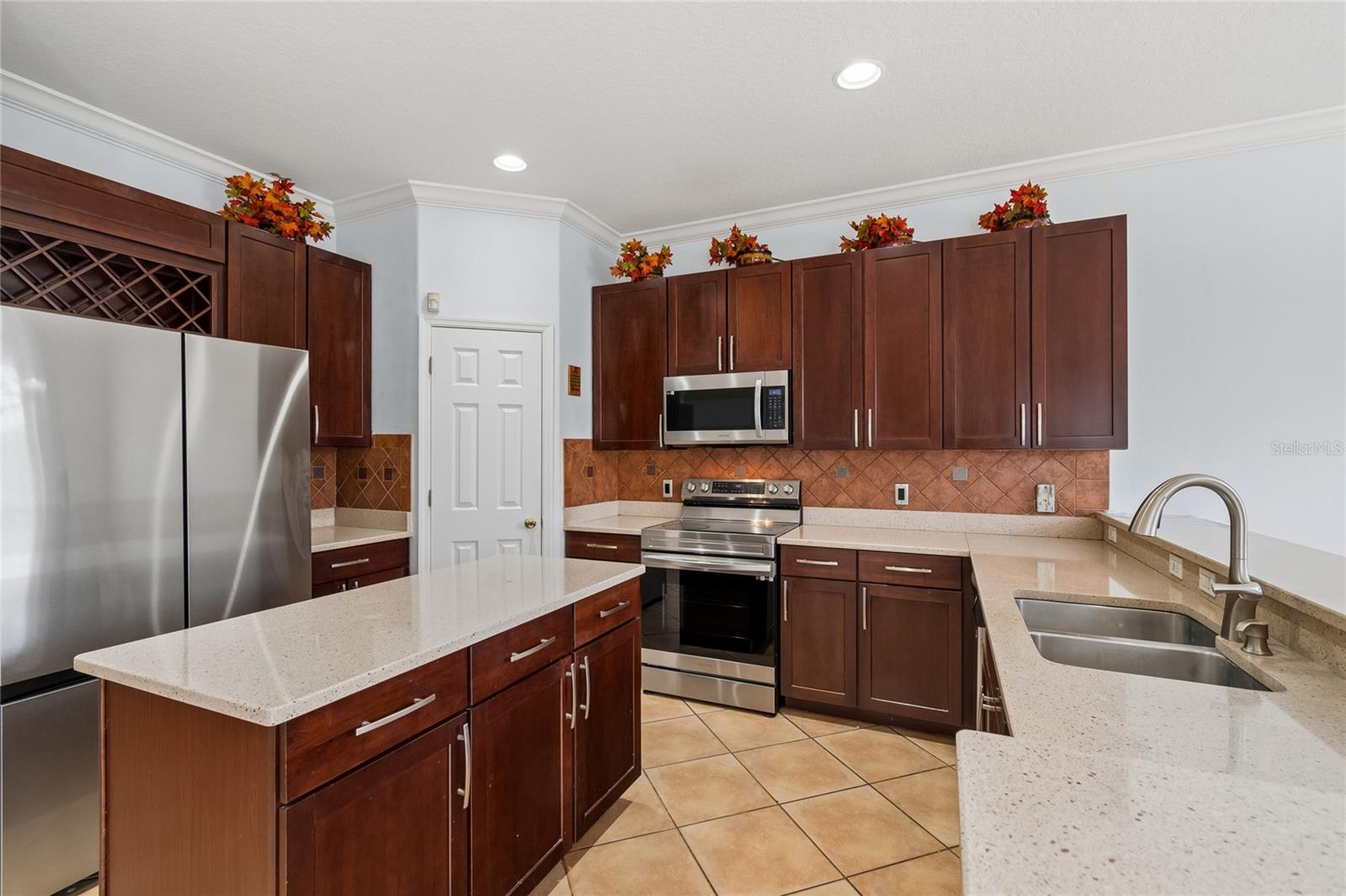 Image 8 of 25 For 8840 Cameron Crest Drive