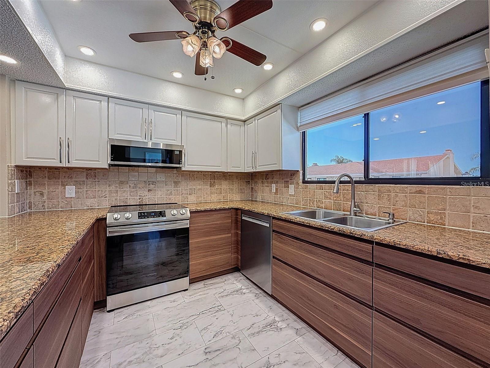 Image 3 of 24 For 9981 Eagles Point Circle 4