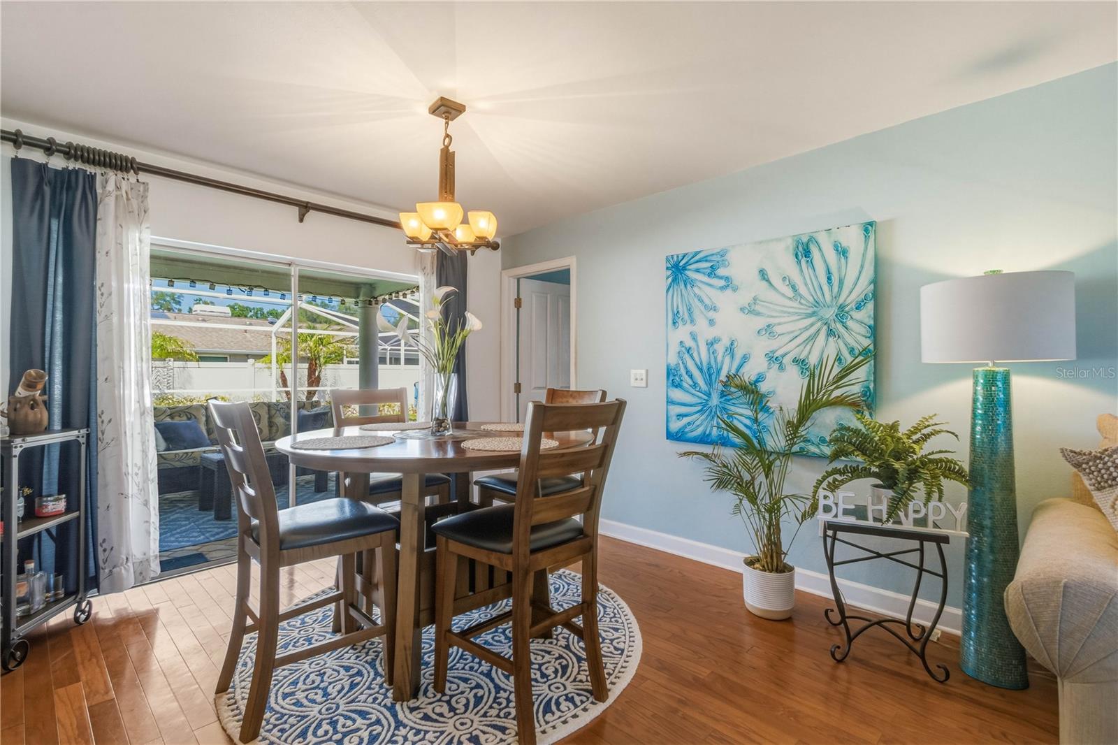 Listing photo id 8 for 2990 Meadow Oak Drive N