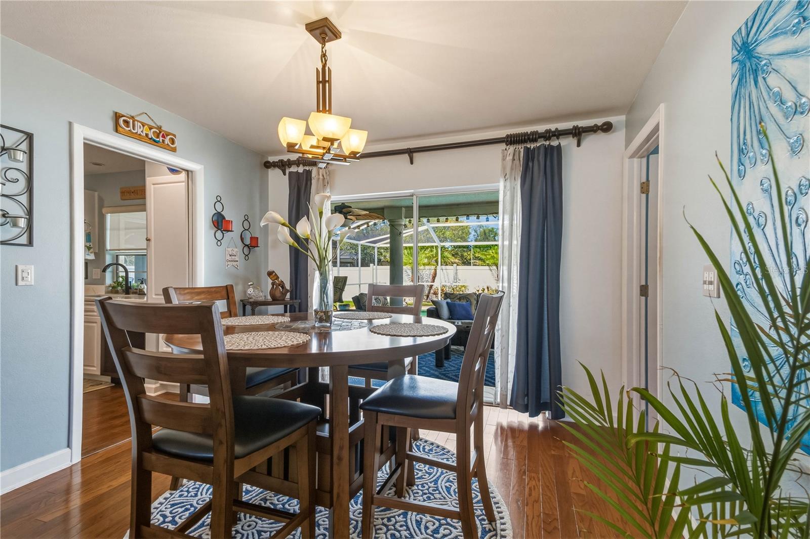 Listing photo id 9 for 2990 Meadow Oak Drive N