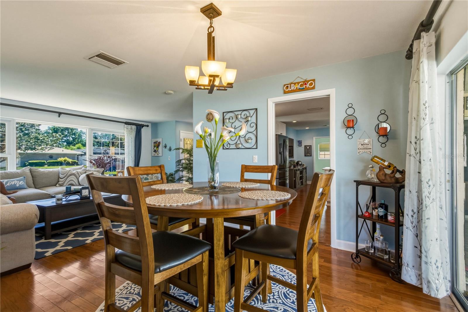 Listing photo id 10 for 2990 Meadow Oak Drive N