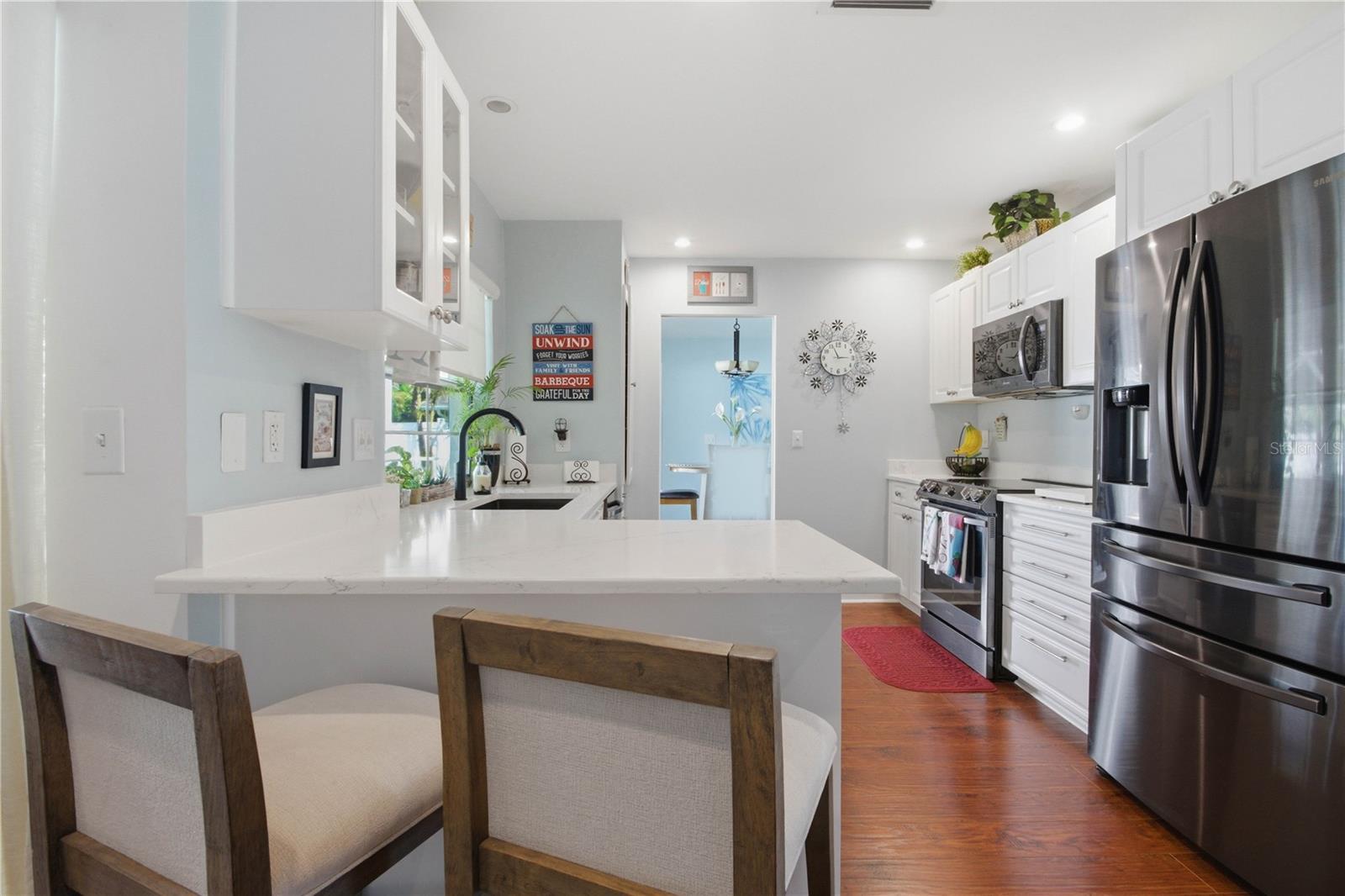 Listing photo id 11 for 2990 Meadow Oak Drive N