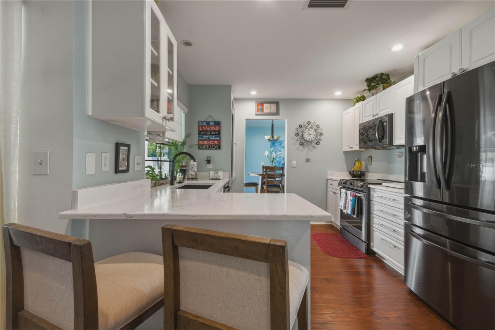 Listing photo id 12 for 2990 Meadow Oak Drive N