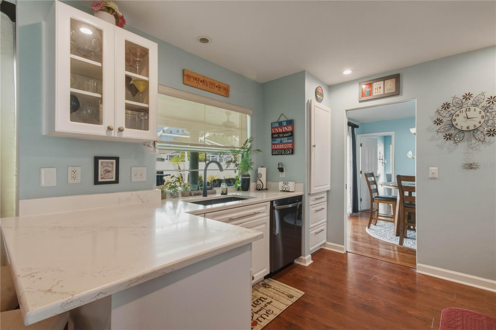 Listing photo id 13 for 2990 Meadow Oak Drive N