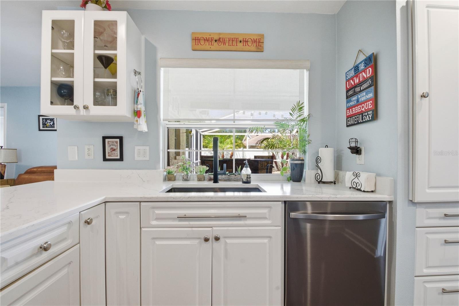 Listing photo id 14 for 2990 Meadow Oak Drive N