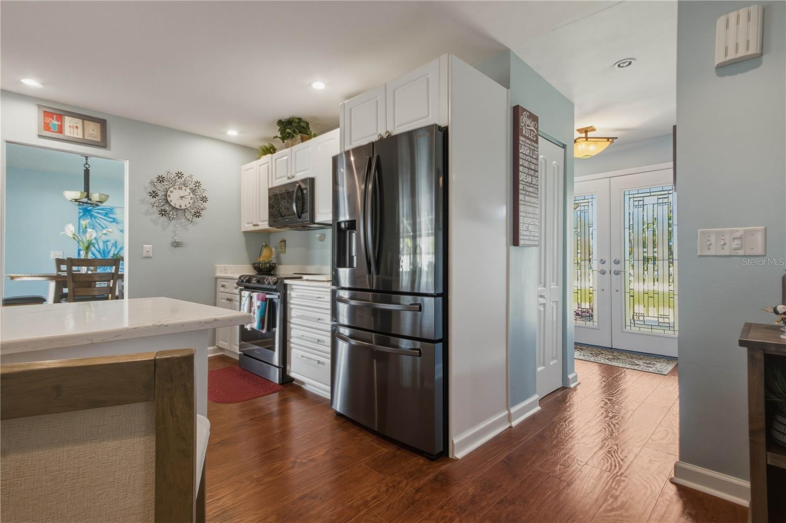 Listing photo id 15 for 2990 Meadow Oak Drive N