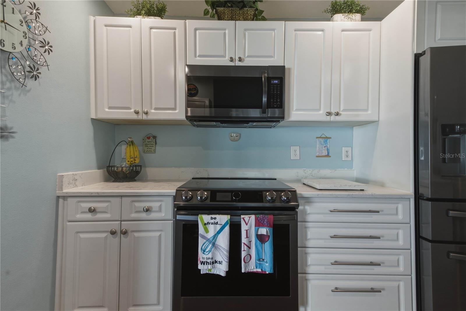 Listing photo id 16 for 2990 Meadow Oak Drive N