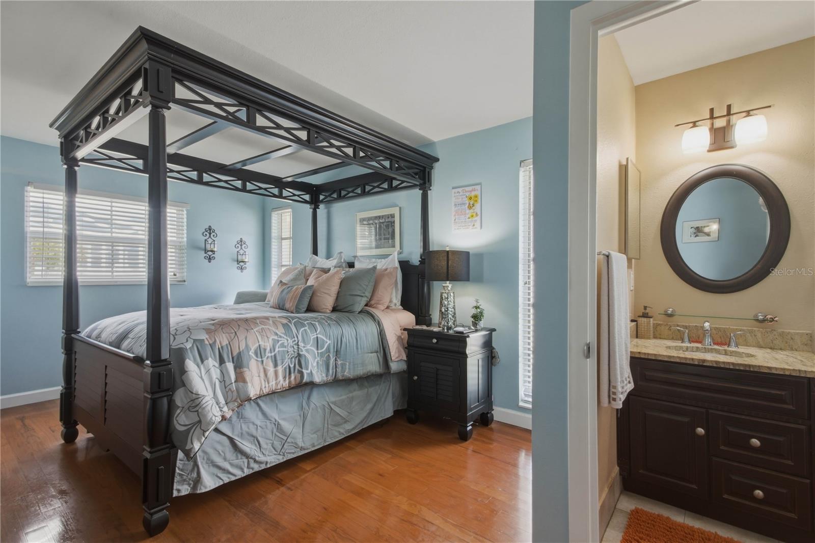 Listing photo id 21 for 2990 Meadow Oak Drive N