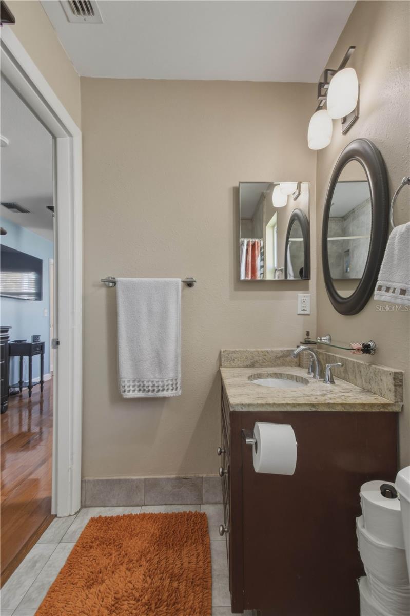 Listing photo id 24 for 2990 Meadow Oak Drive N