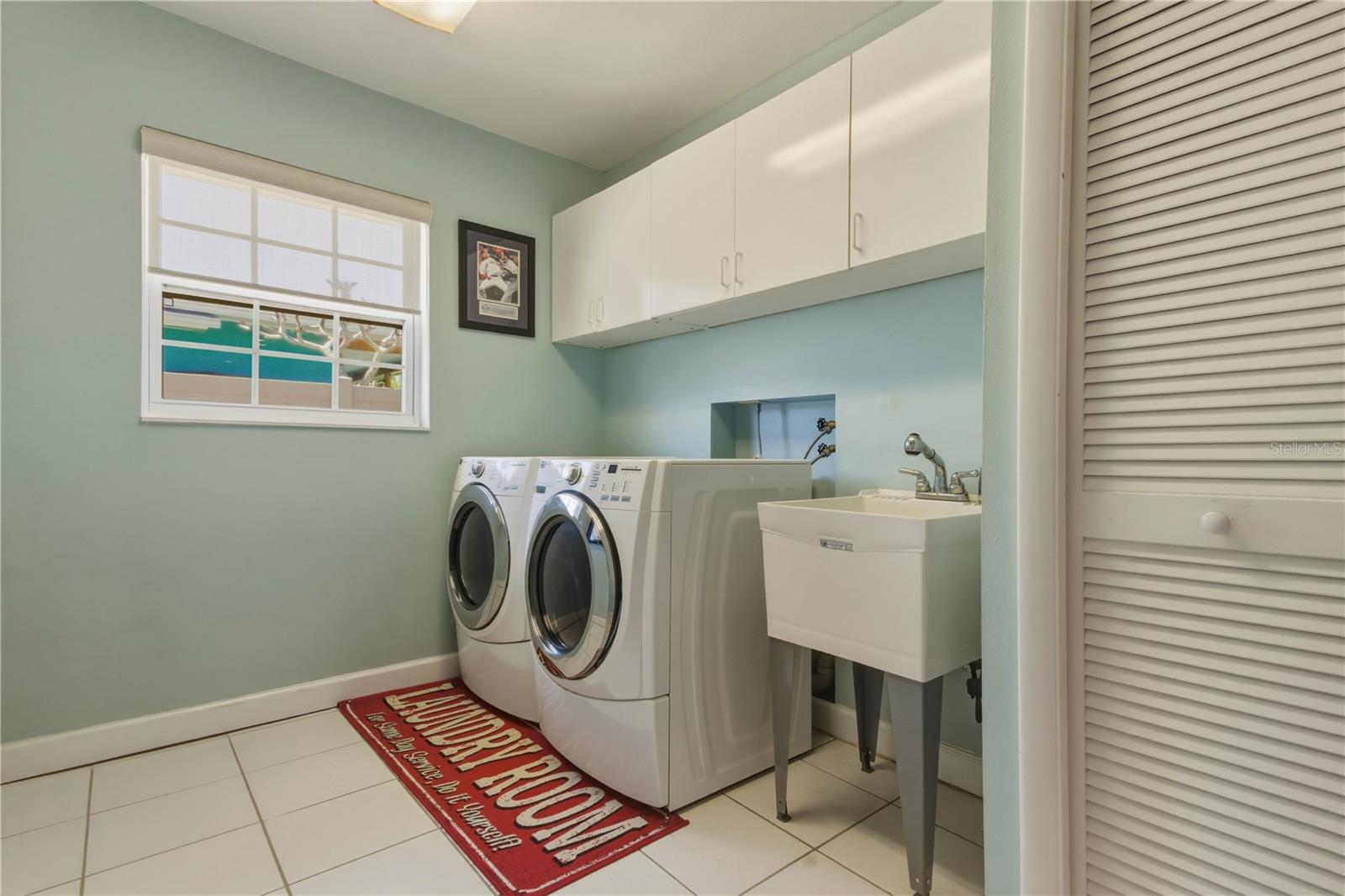 Listing photo id 26 for 2990 Meadow Oak Drive N