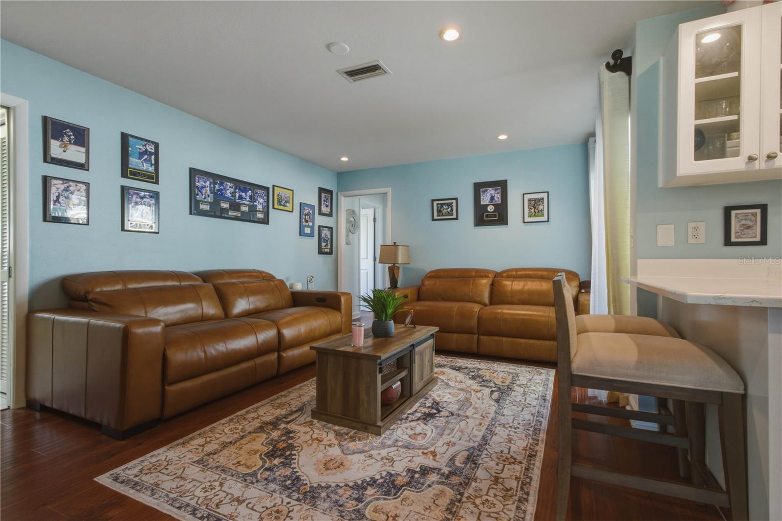 Listing photo id 28 for 2990 Meadow Oak Drive N