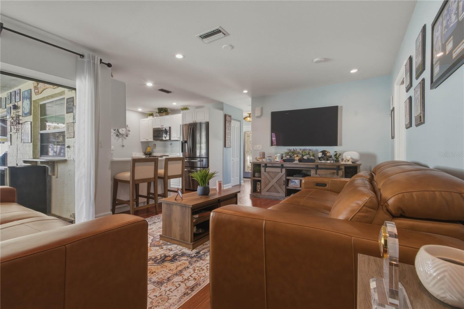 Listing photo id 29 for 2990 Meadow Oak Drive N