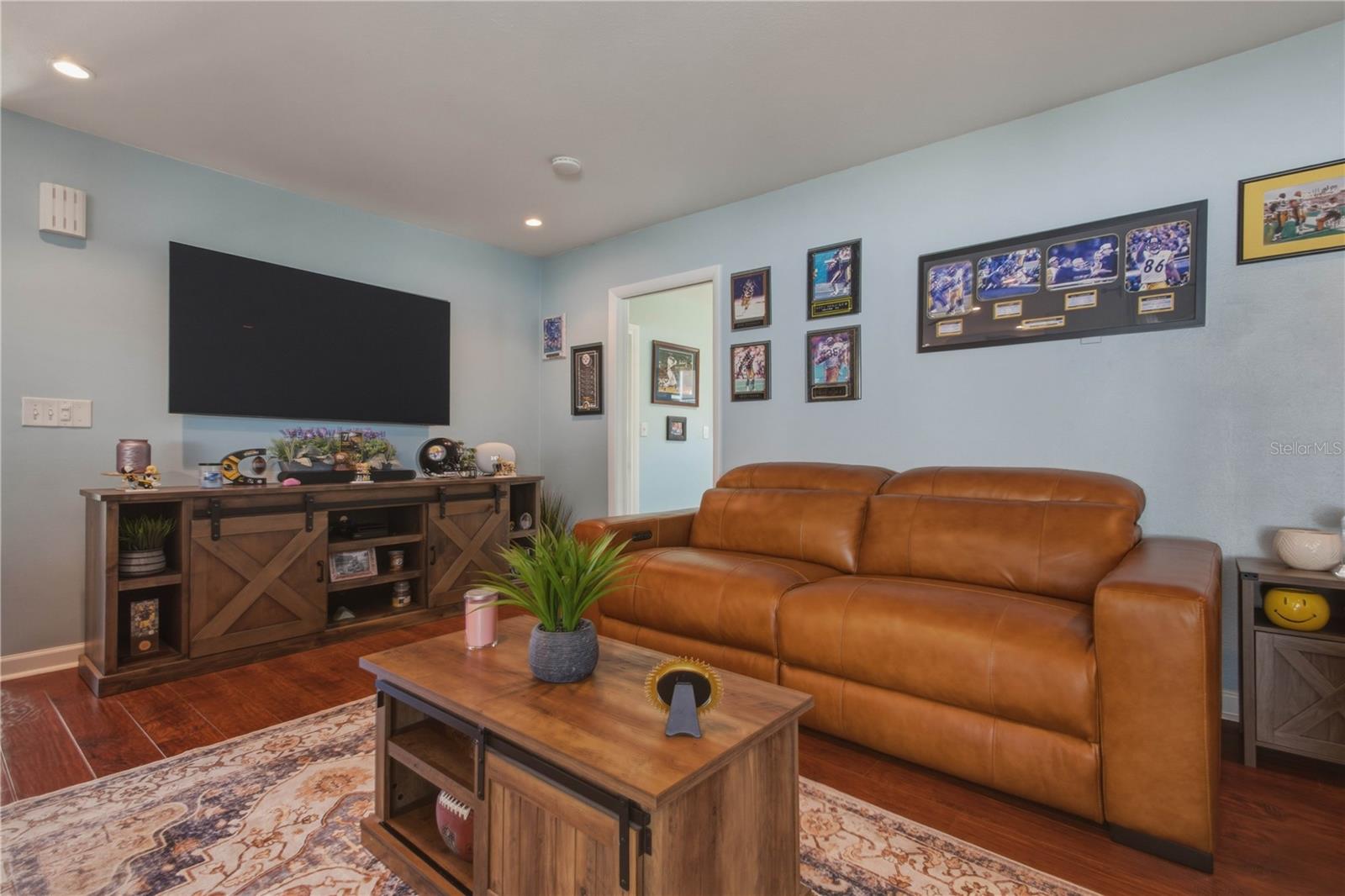 Listing photo id 30 for 2990 Meadow Oak Drive N