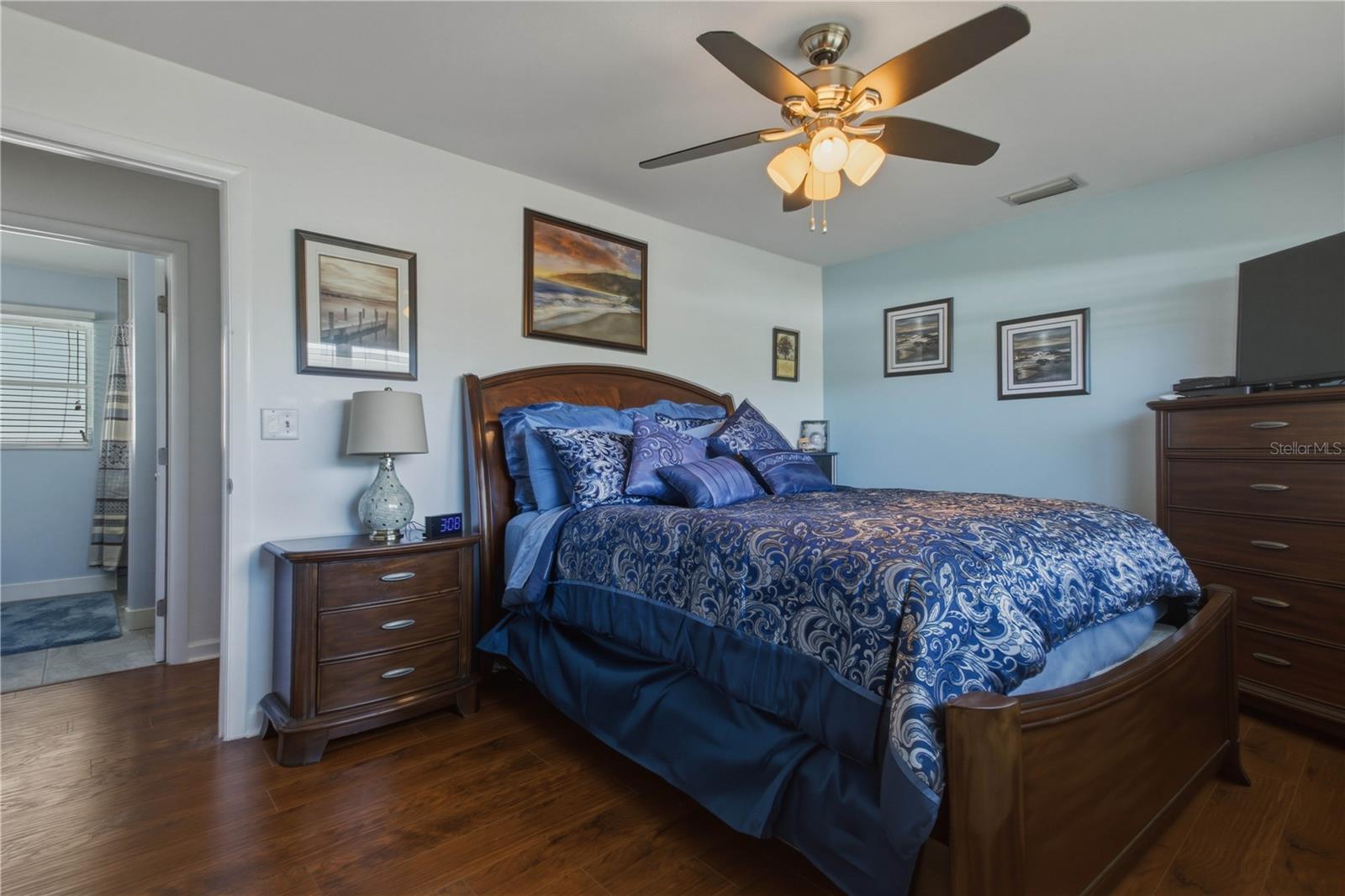 Listing photo id 34 for 2990 Meadow Oak Drive N