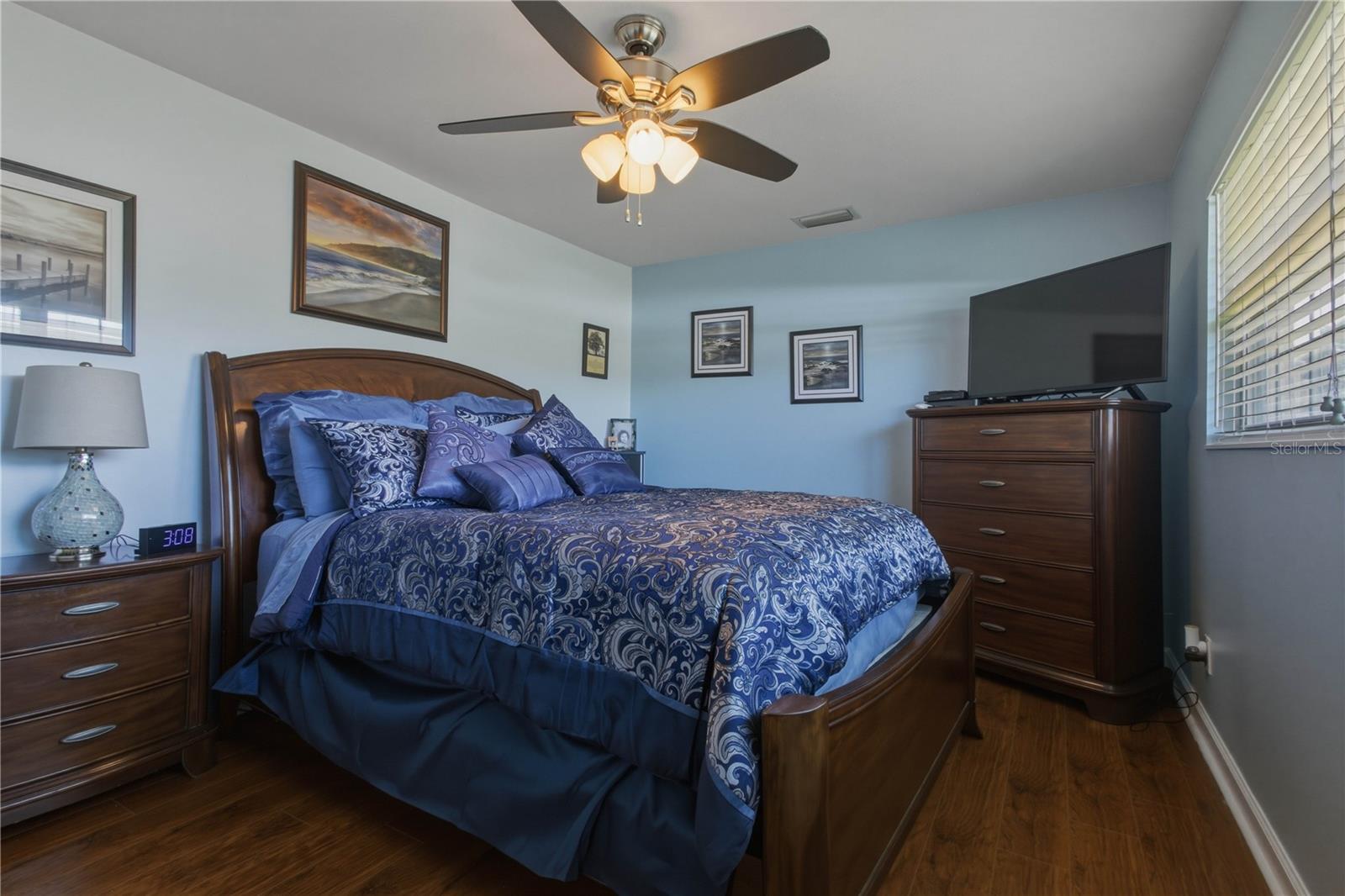 Listing photo id 35 for 2990 Meadow Oak Drive N