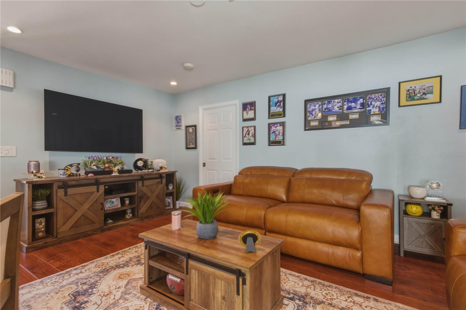 Listing photo id 36 for 2990 Meadow Oak Drive N