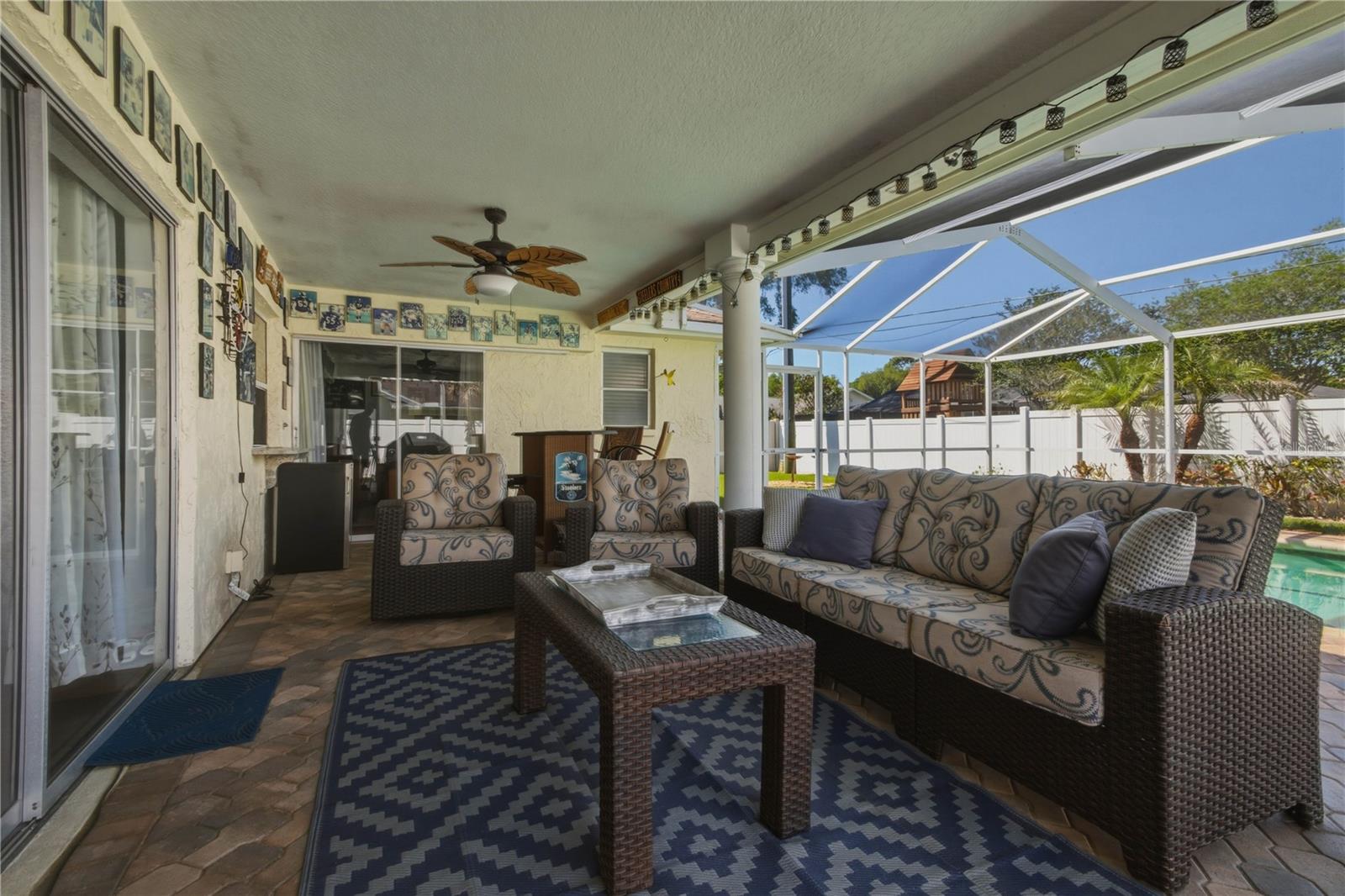 Listing photo id 37 for 2990 Meadow Oak Drive N