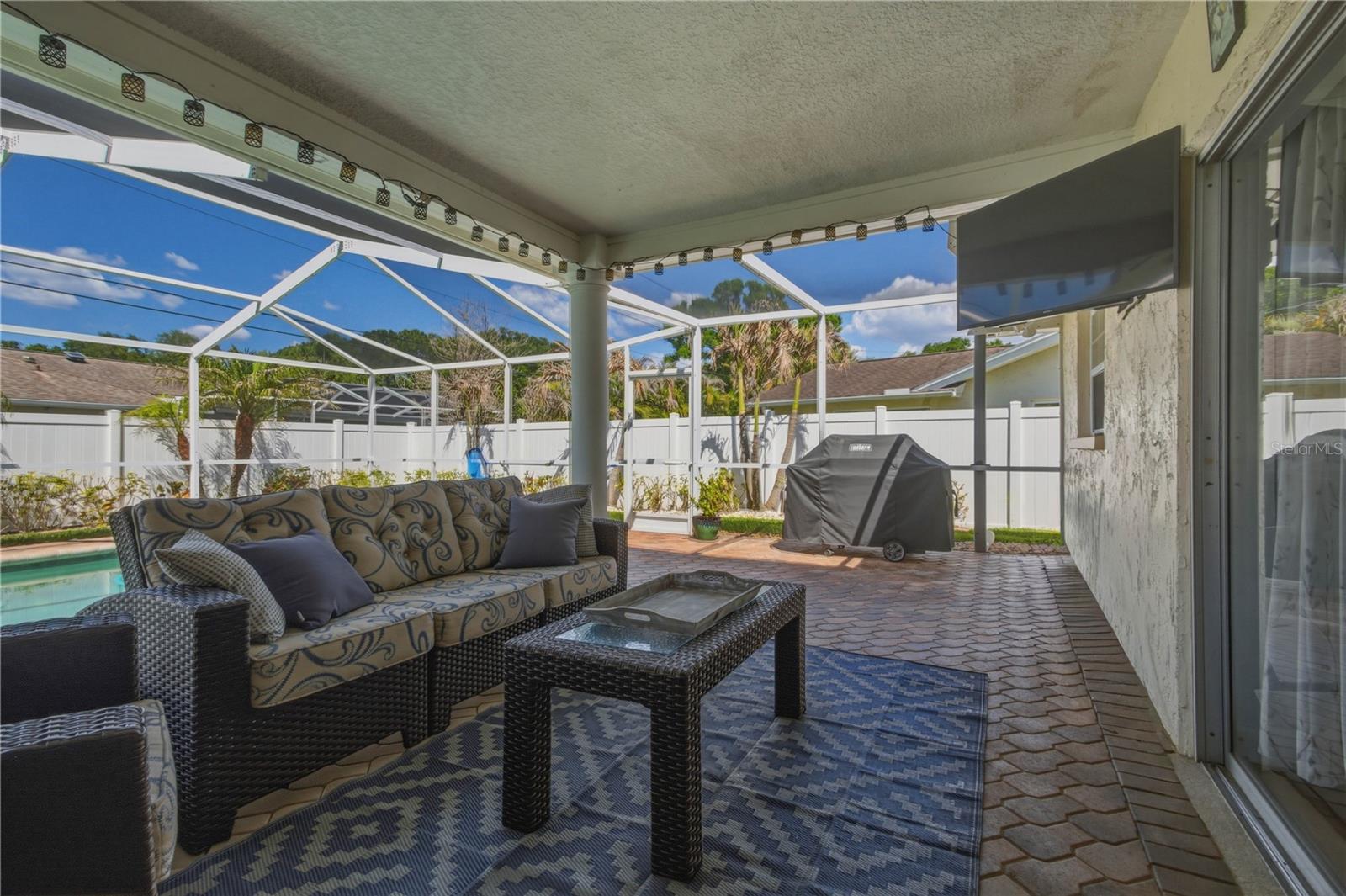 Listing photo id 38 for 2990 Meadow Oak Drive N