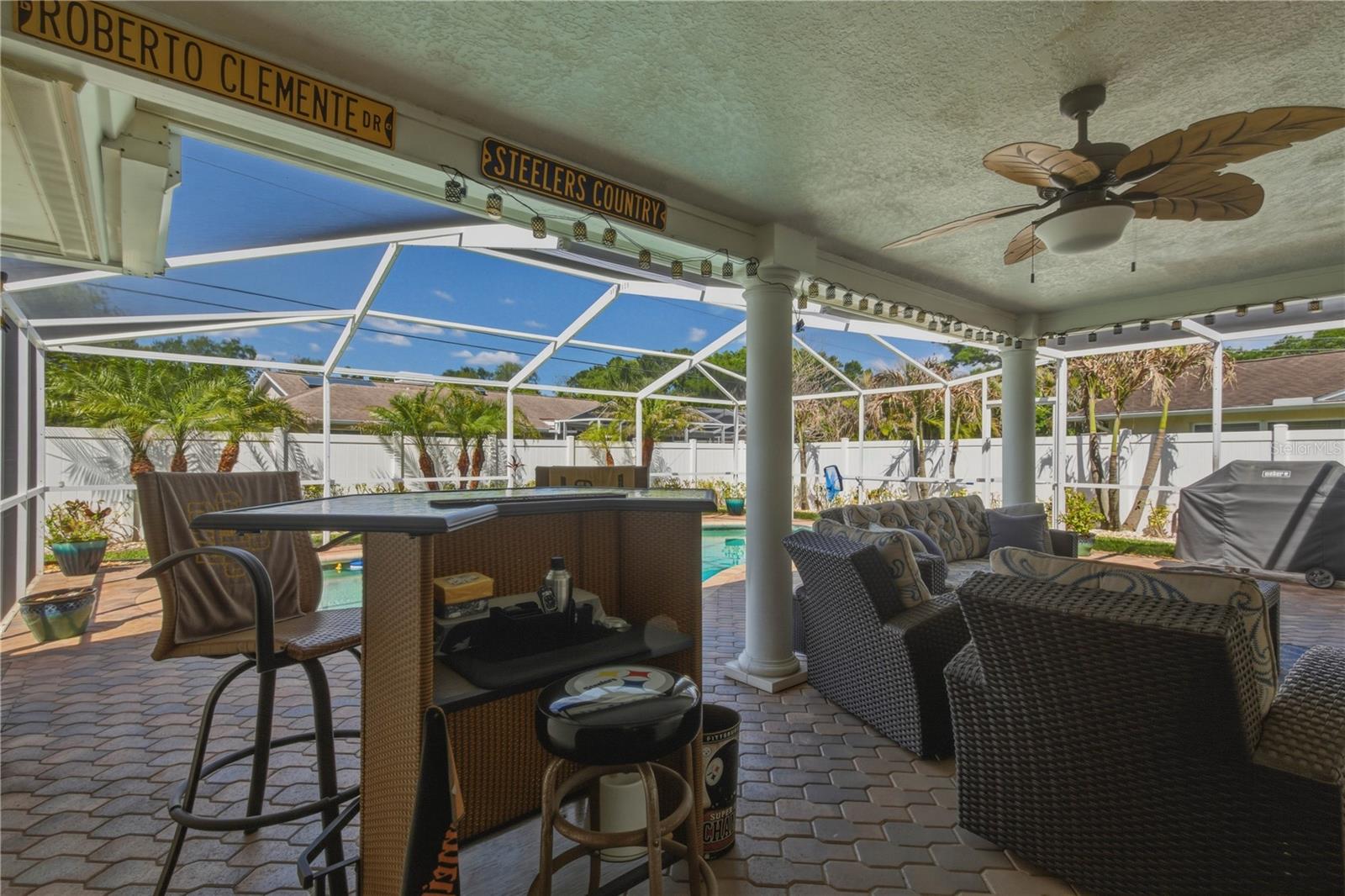 Listing photo id 39 for 2990 Meadow Oak Drive N