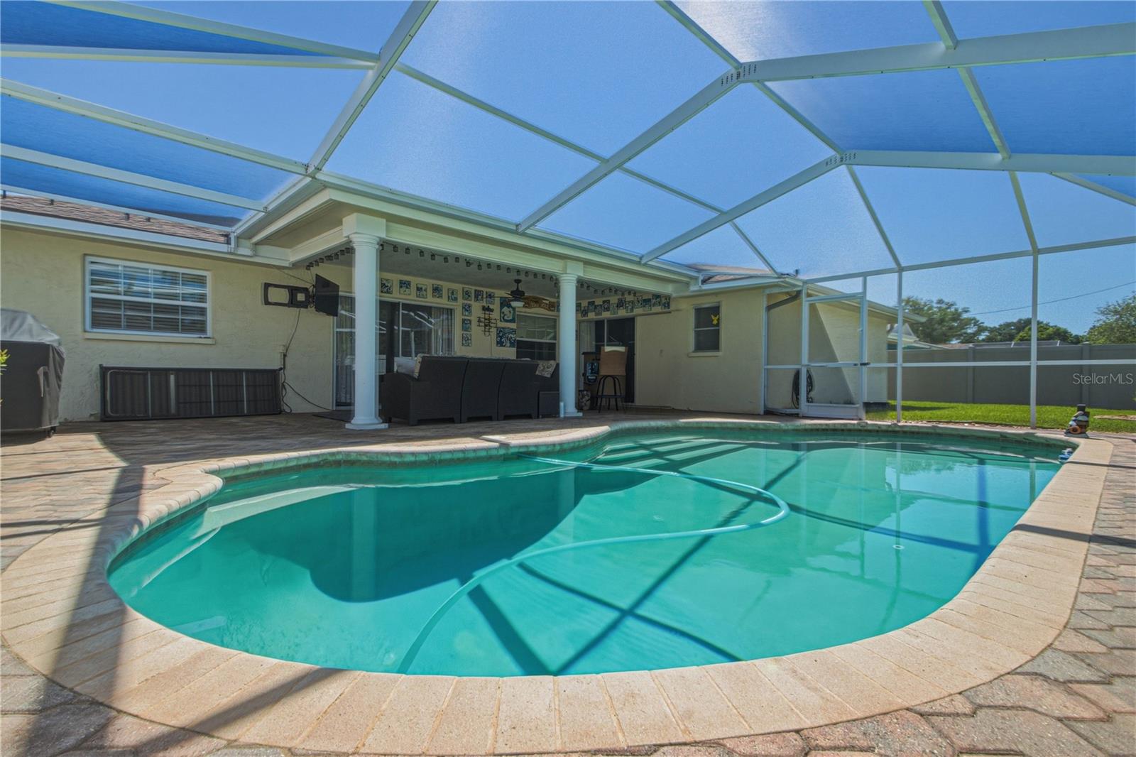 Listing photo id 44 for 2990 Meadow Oak Drive N