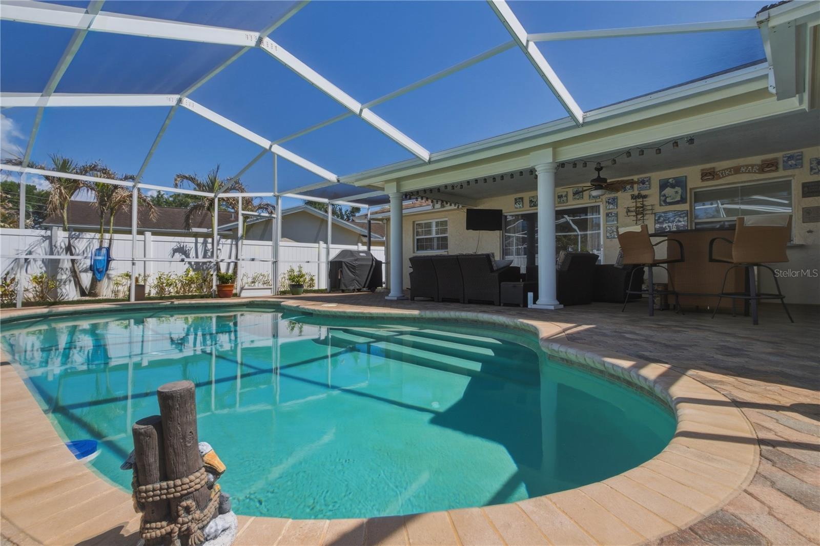 Listing photo id 45 for 2990 Meadow Oak Drive N