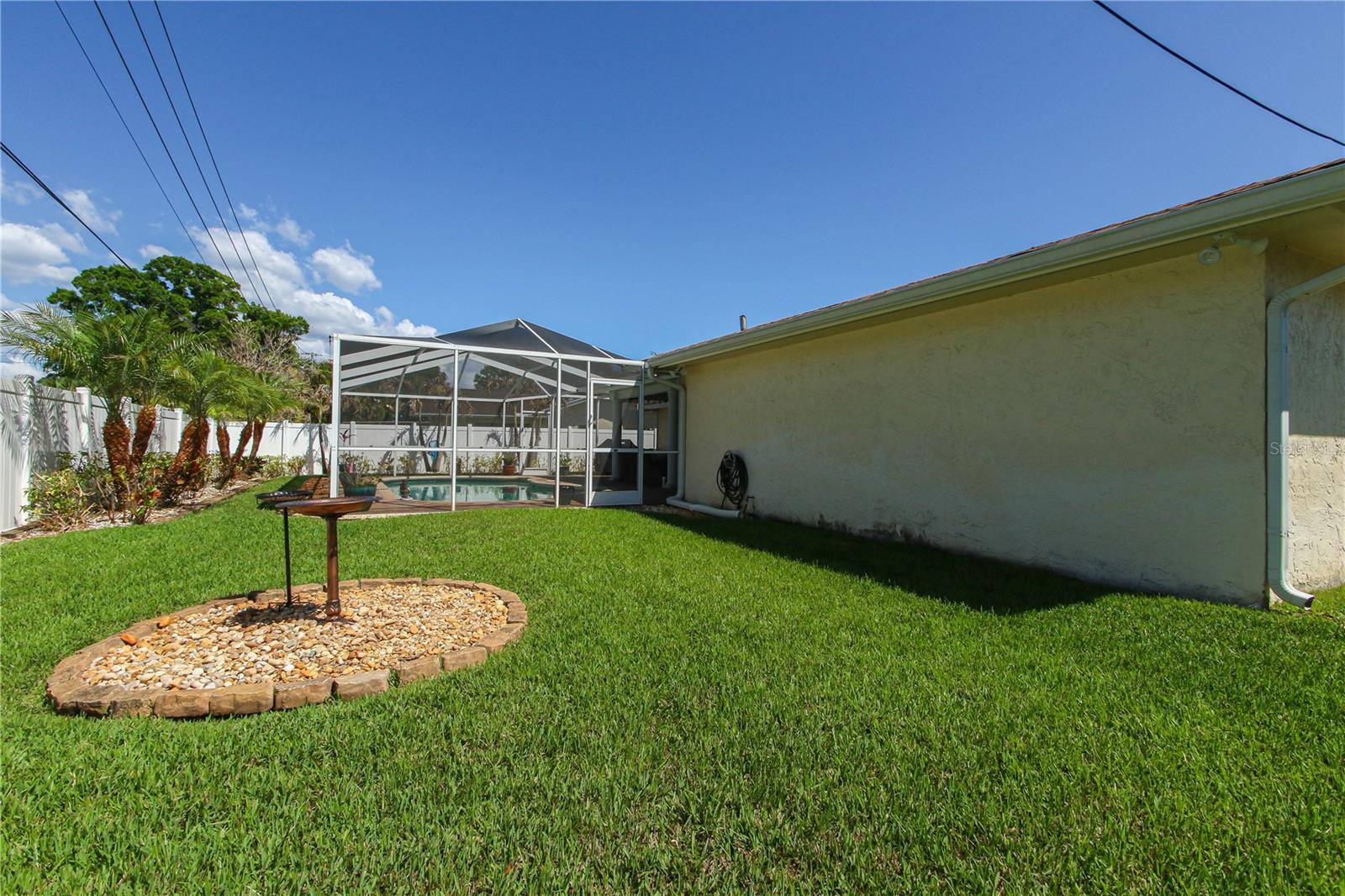 Listing photo id 47 for 2990 Meadow Oak Drive N