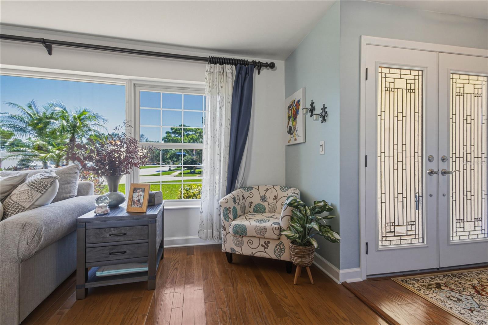 Listing photo id 3 for 2990 Meadow Oak Drive N