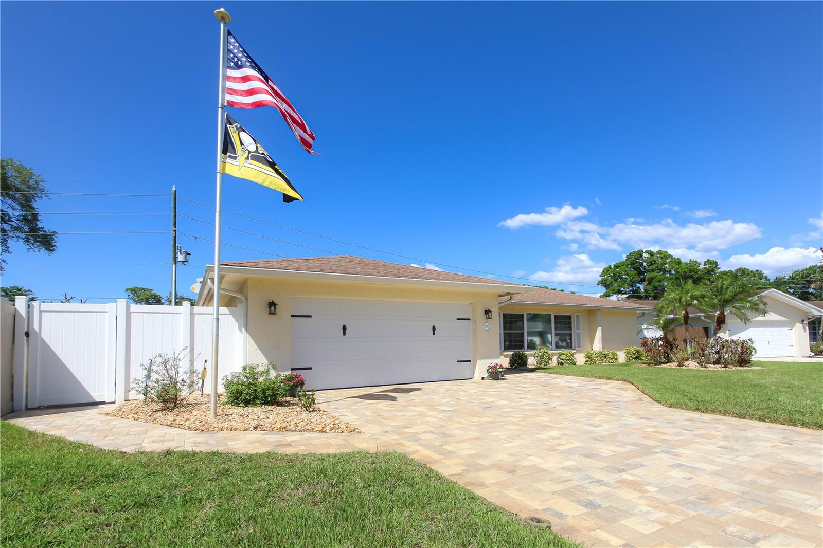 Listing photo id 53 for 2990 Meadow Oak Drive N