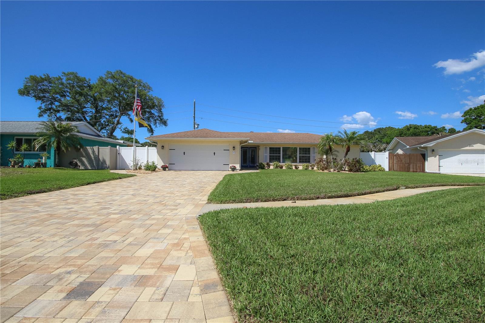 Listing photo id 55 for 2990 Meadow Oak Drive N