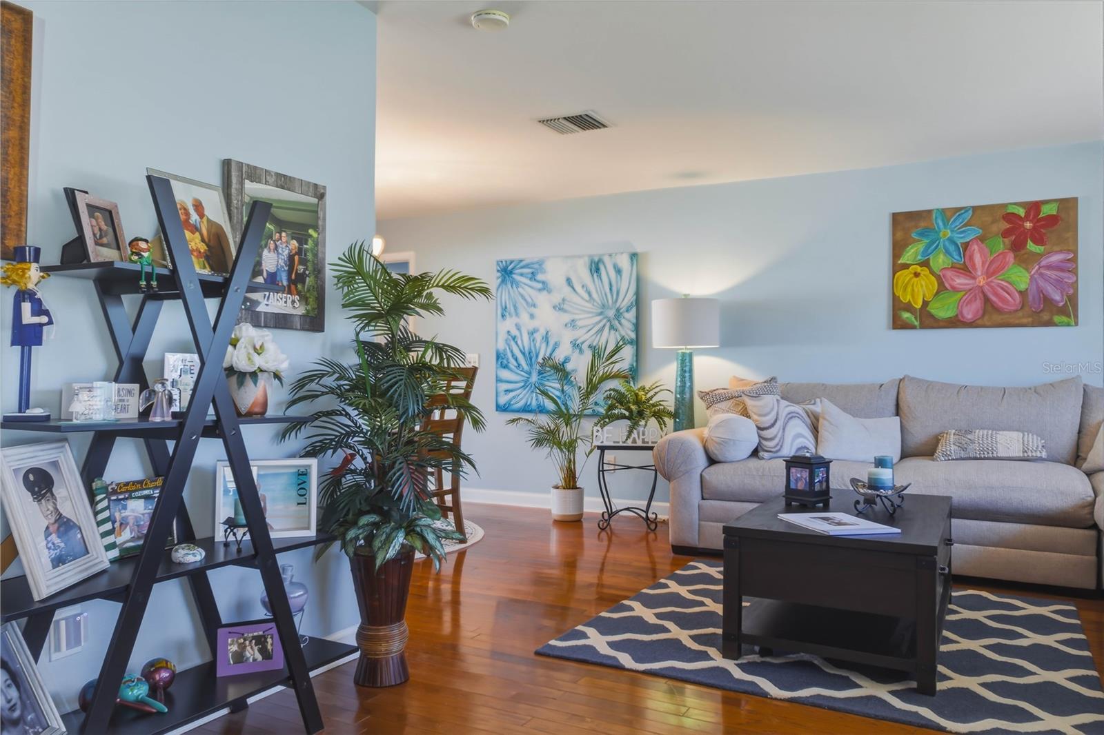 Listing photo id 4 for 2990 Meadow Oak Drive N