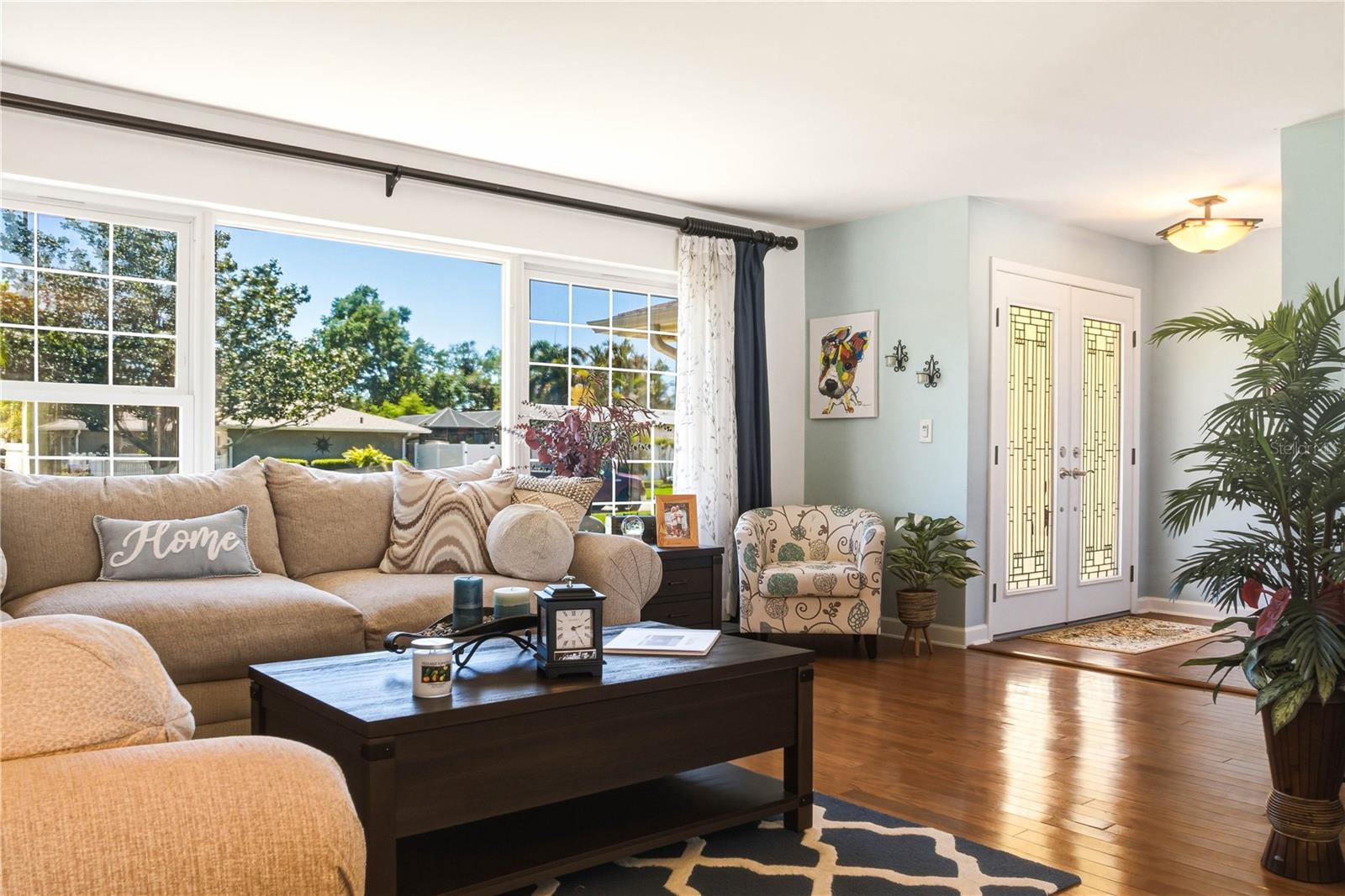 Listing photo id 6 for 2990 Meadow Oak Drive N