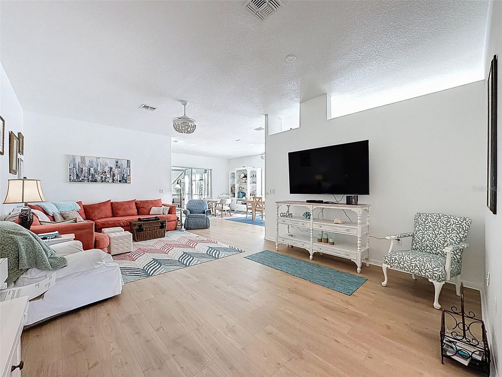 Image 14 of 95 For 11303 Clear Oak Circle