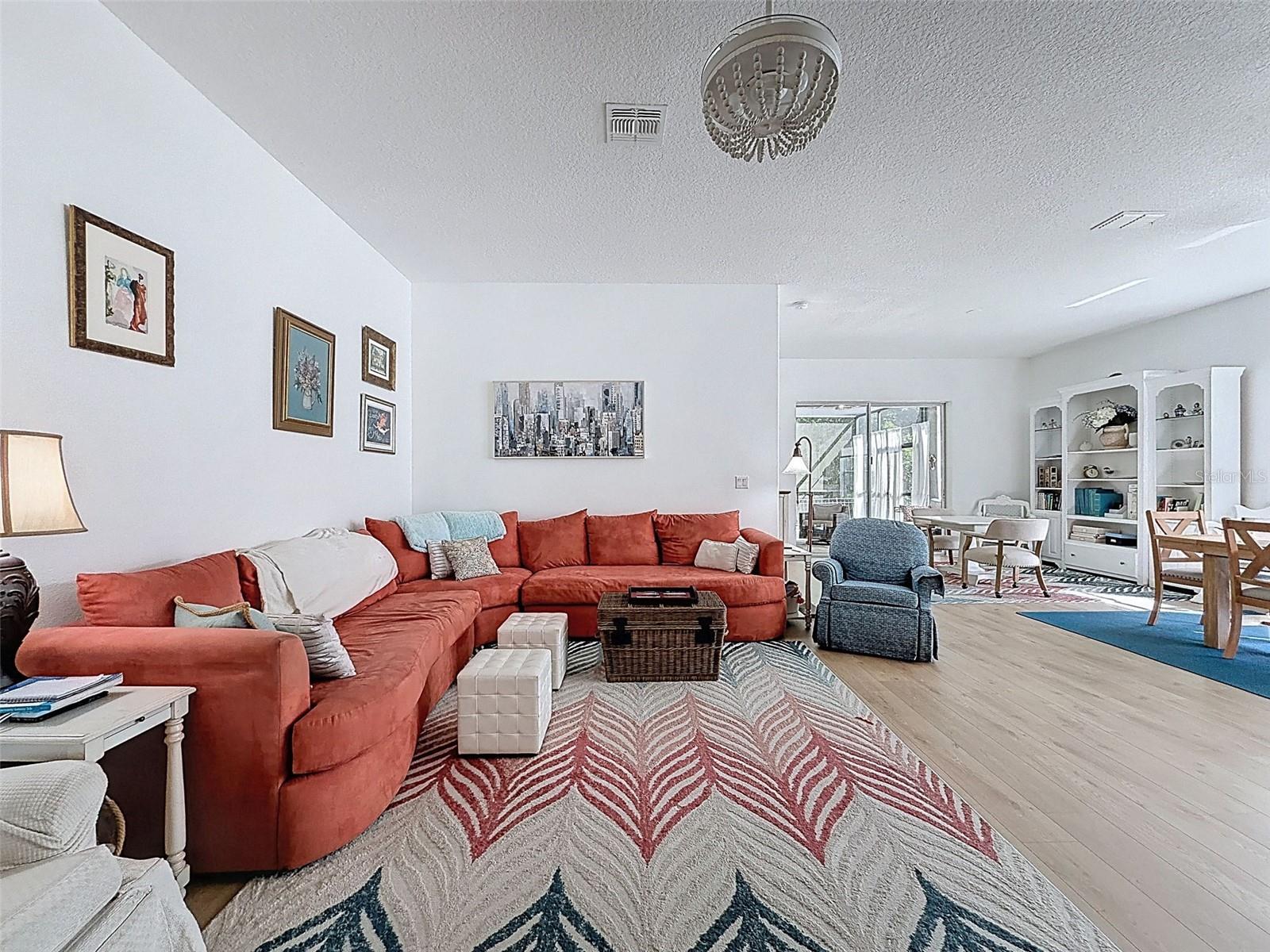 Image 16 of 95 For 11303 Clear Oak Circle