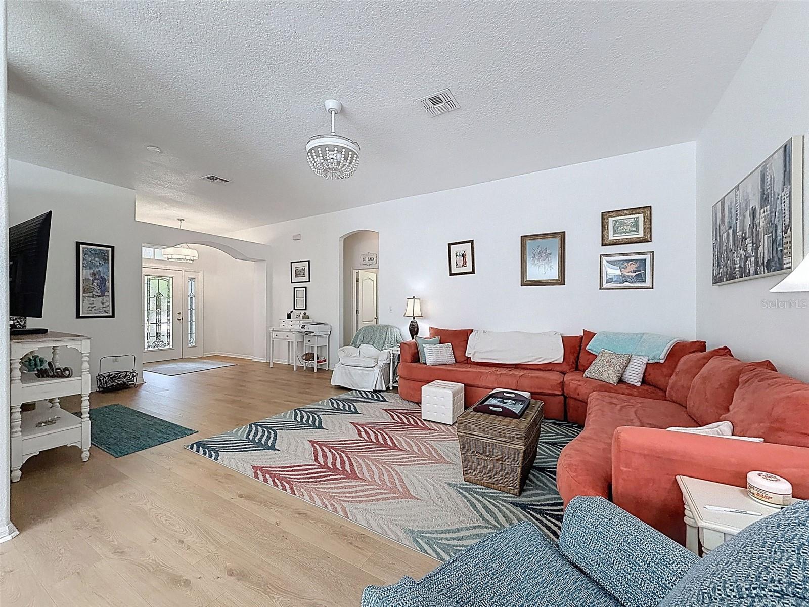 Image 20 of 95 For 11303 Clear Oak Circle