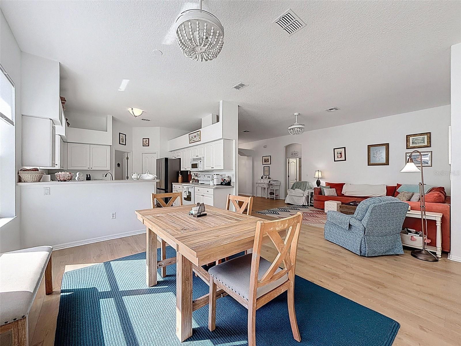 Image 21 of 95 For 11303 Clear Oak Circle