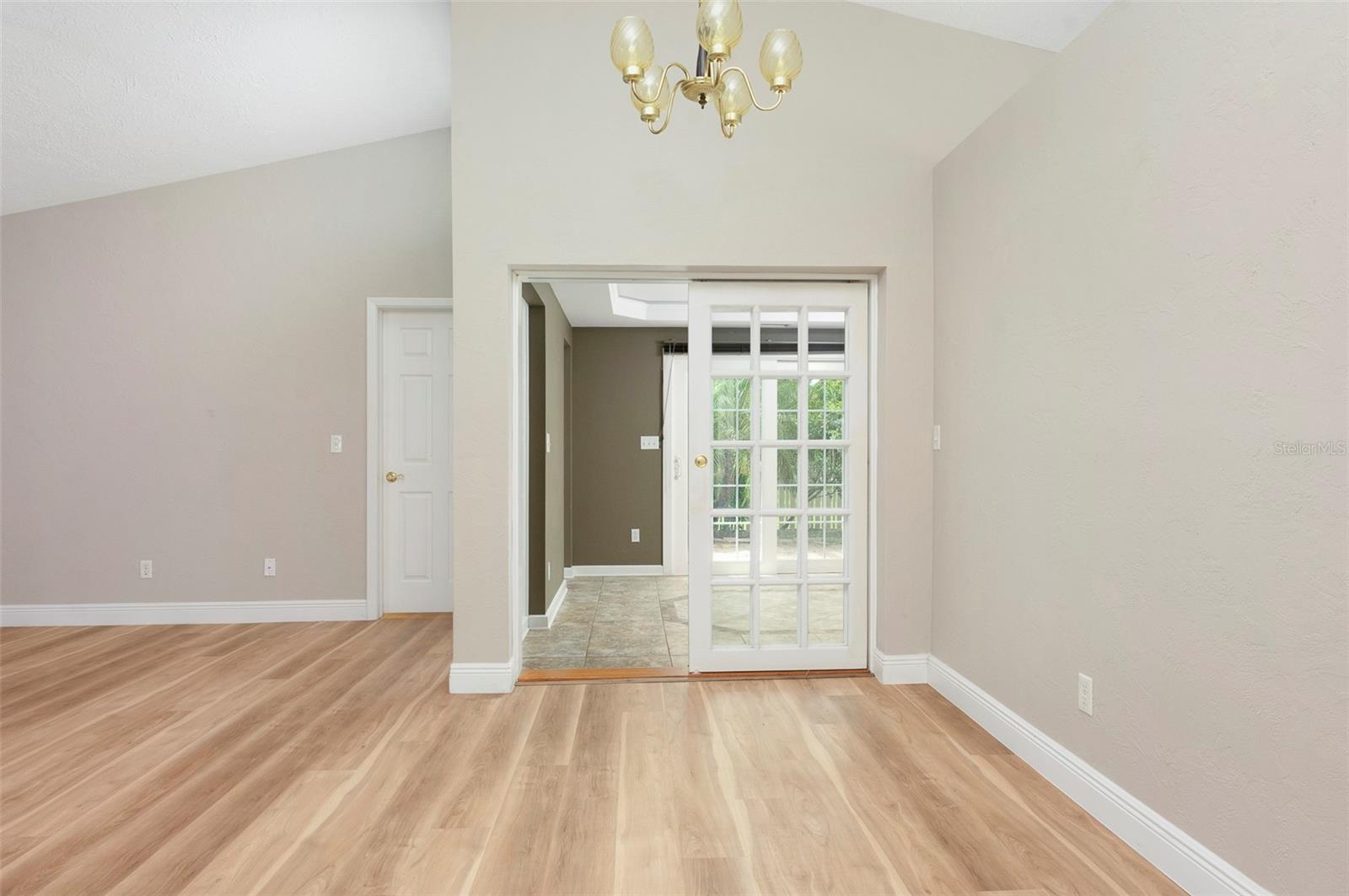 Listing photo id 8 for 491 St Tropez Circle Ne