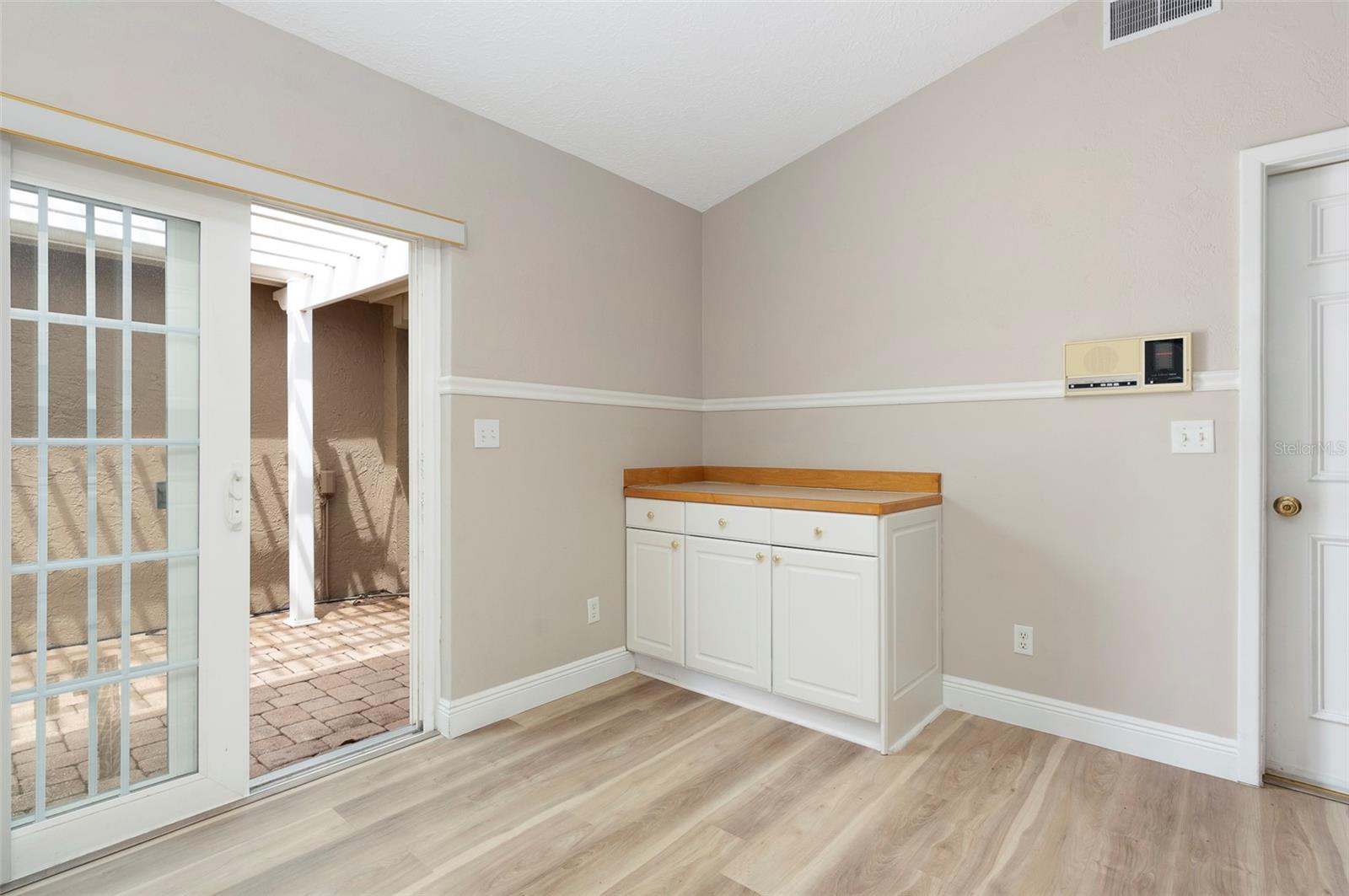 Listing photo id 9 for 491 St Tropez Circle Ne