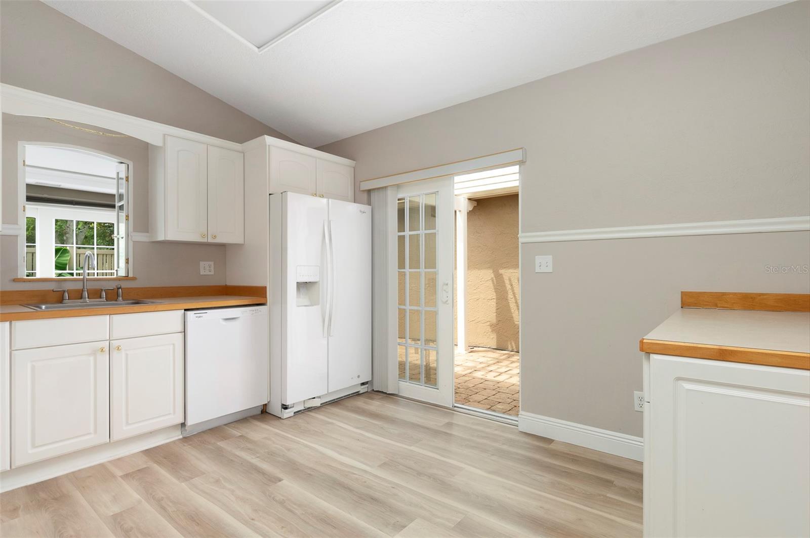 Listing photo id 11 for 491 St Tropez Circle Ne