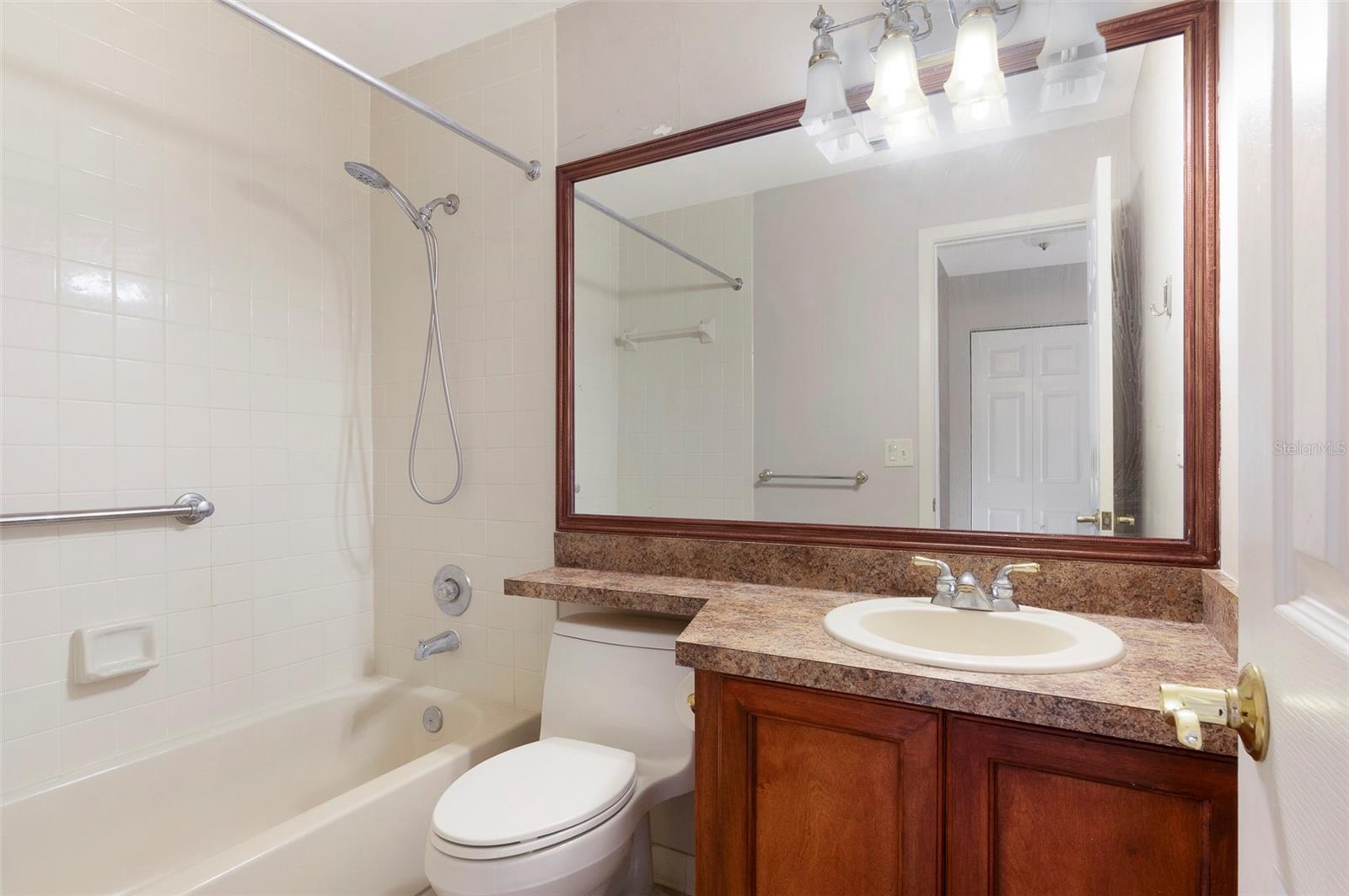 Listing photo id 17 for 491 St Tropez Circle Ne