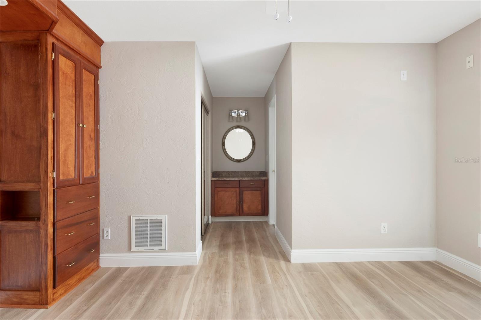 Listing photo id 19 for 491 St Tropez Circle Ne