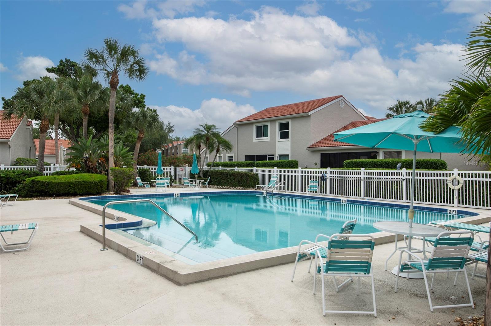 Listing photo id 33 for 491 St Tropez Circle Ne