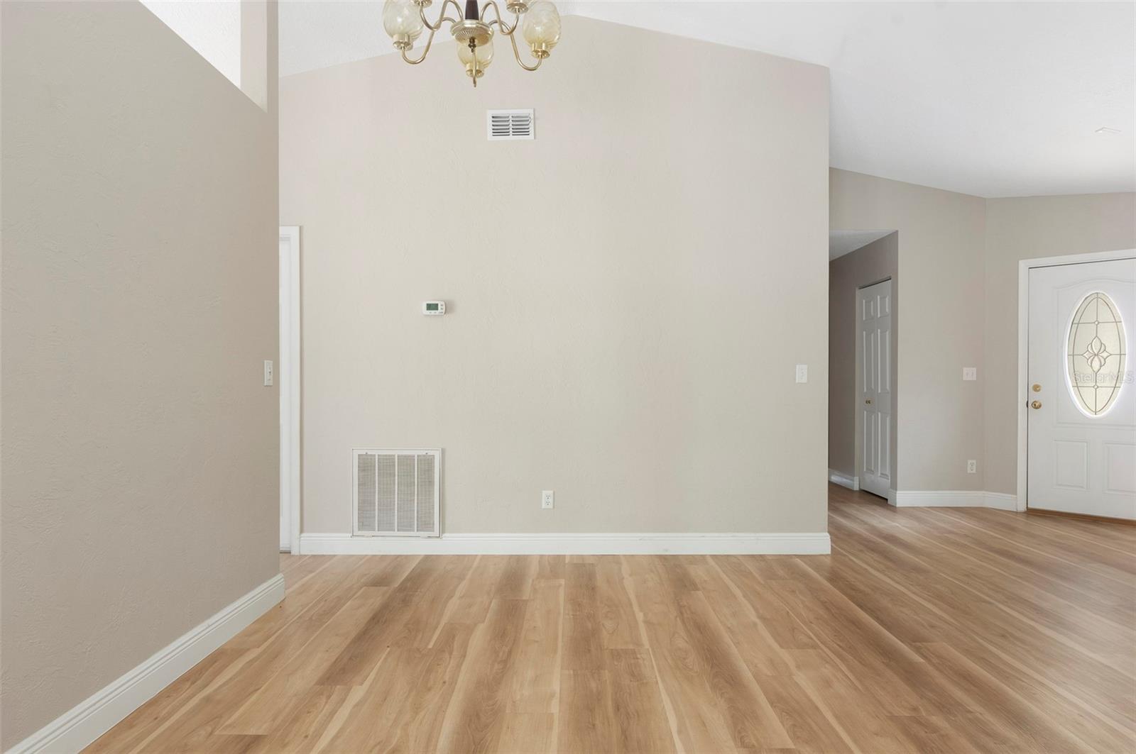 Listing photo id 7 for 491 St Tropez Circle Ne