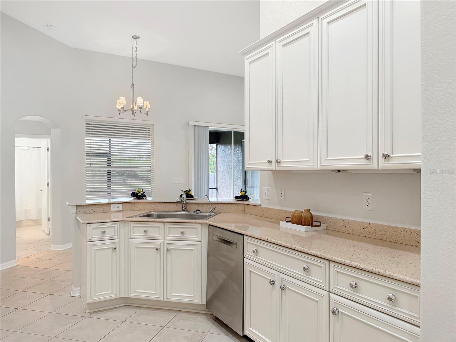 Image 14 of 34 For 6817 Cromwell Garden Dr