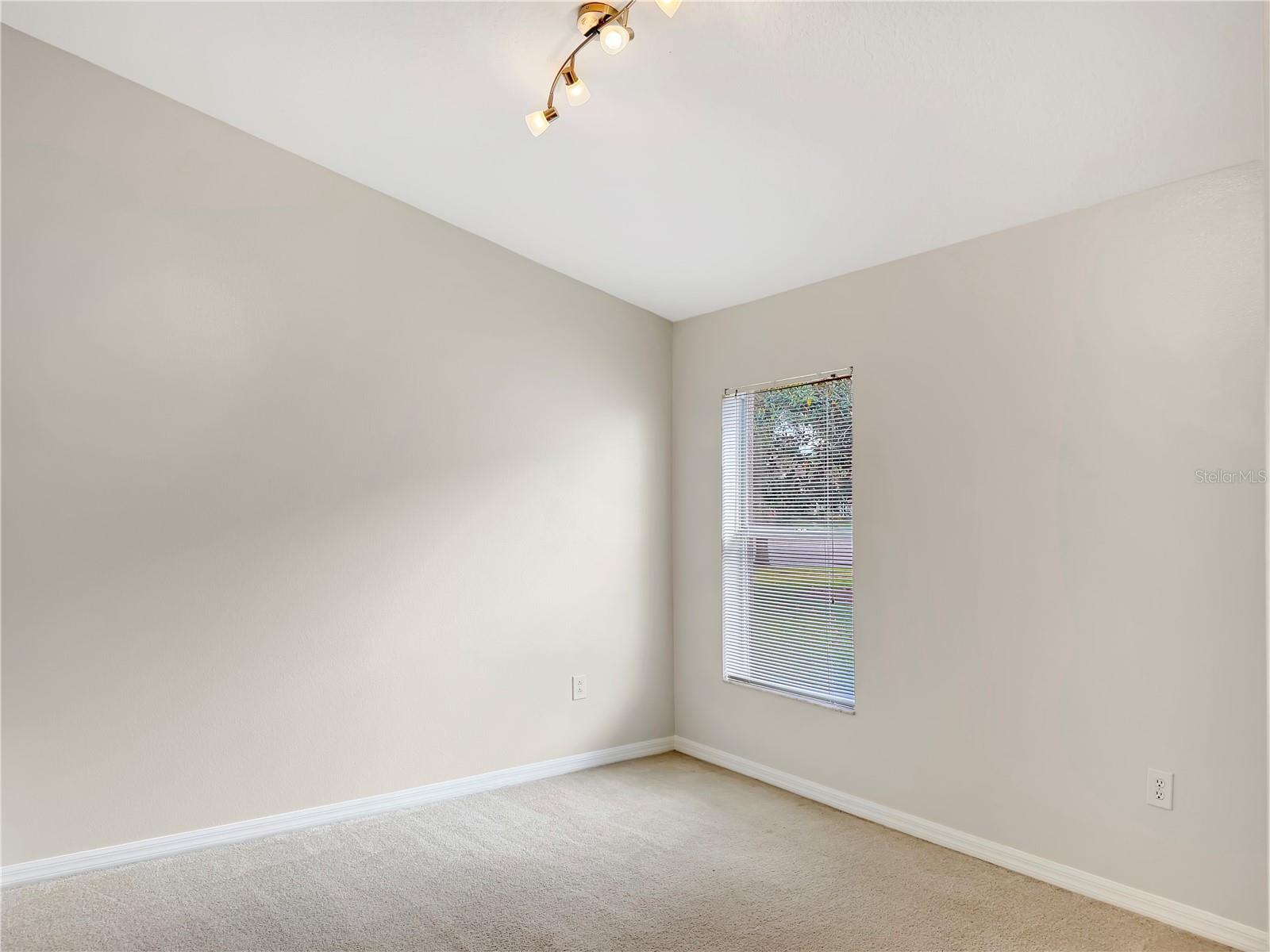 Image 25 of 34 For 6817 Cromwell Garden Dr