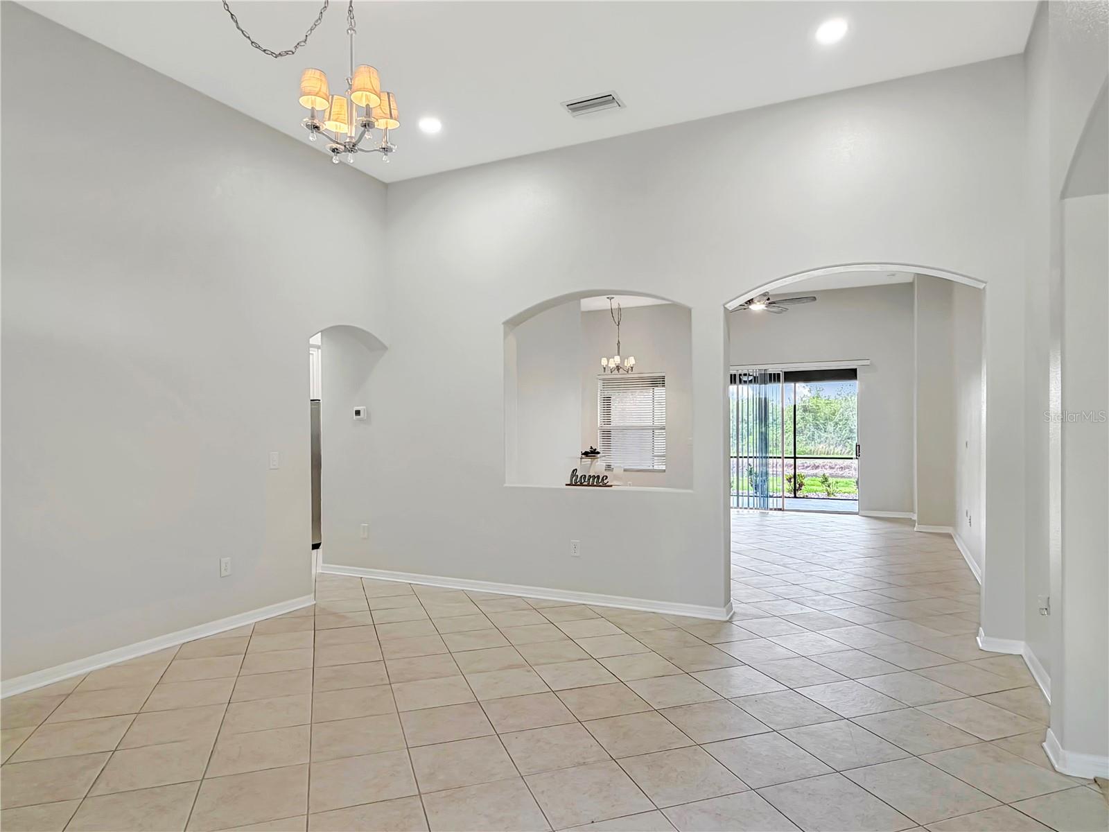 Image 8 of 34 For 6817 Cromwell Garden Dr