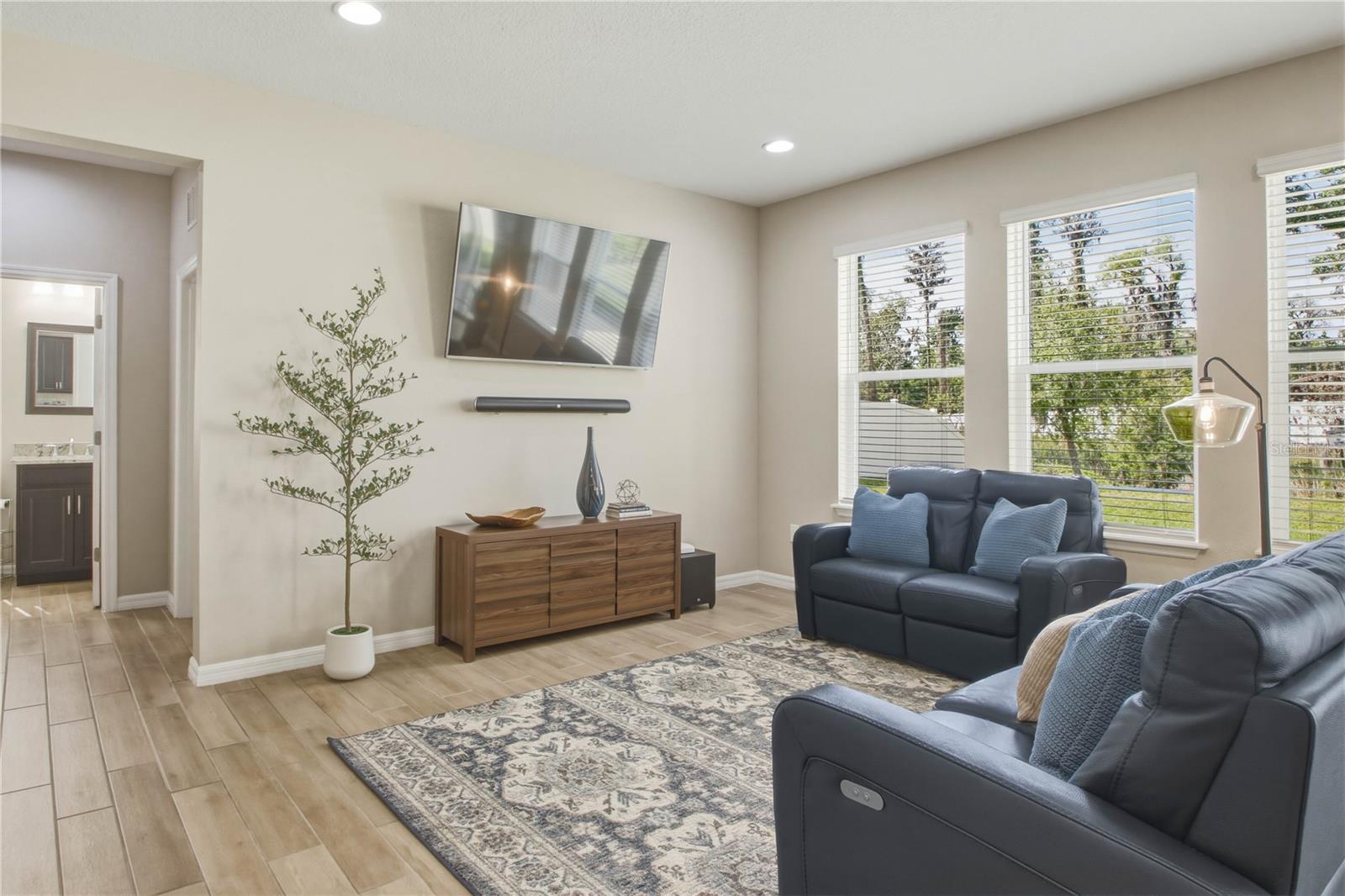 Image 5 of 32 For 8415 Praise Drive