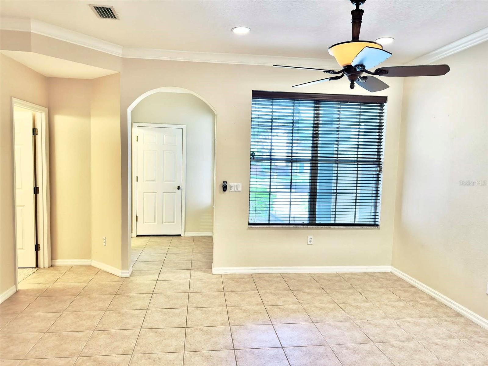 Image 14 of 34 For 2122 Park Crescent Drive