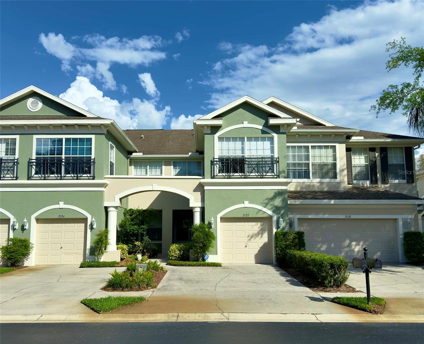 Image 3 of 34 For 2122 Park Crescent Drive