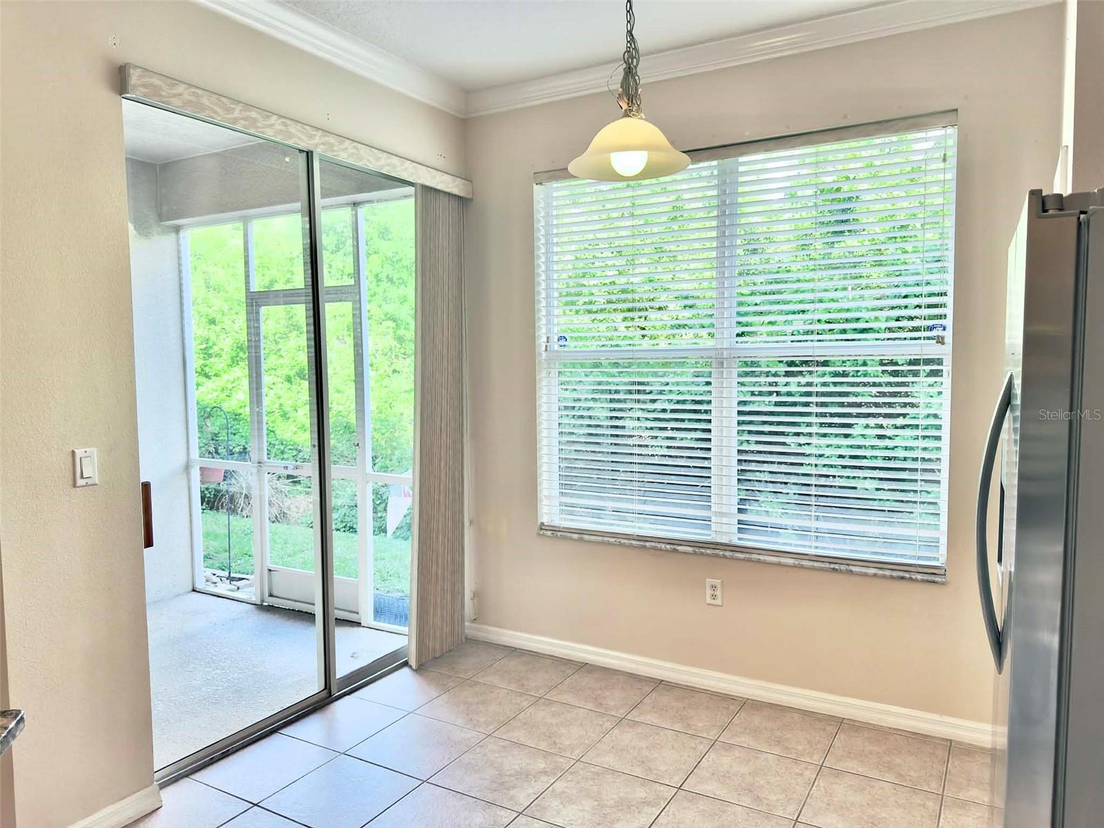 Image 7 of 34 For 2122 Park Crescent Drive