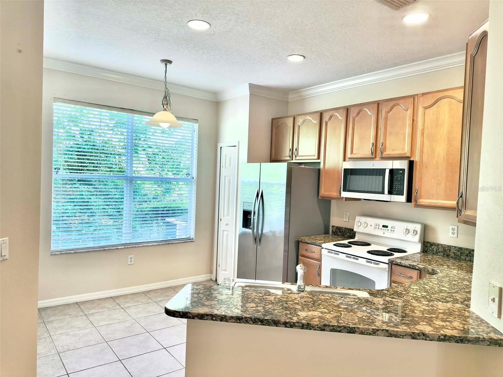 Image 8 of 34 For 2122 Park Crescent Drive